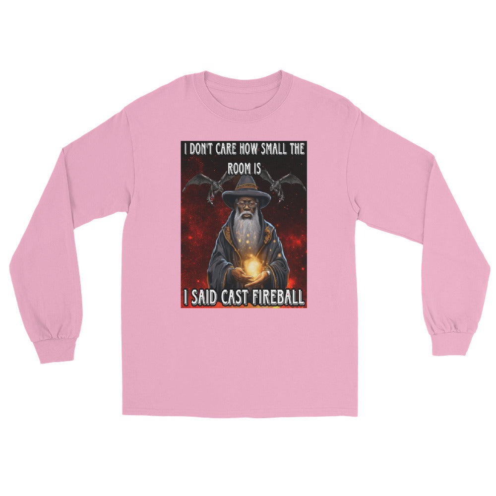 Es ist mir egal, wie klein der Raum ist. Ich sagte: „Wirf einen Feuerball“ Langarmshirt